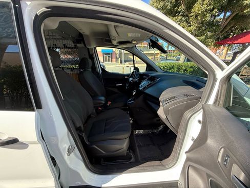 Used 2018 Ford Transit Connect XLT image 19