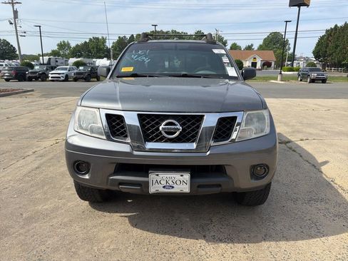 Used 2017 Nissan Frontier SV w/ SV Value Truck Package RWD image 2