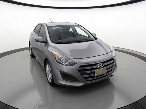 Used 2016 Hyundai Elantra GT image 3