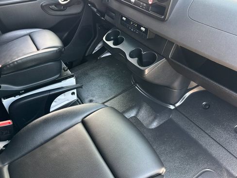Used 2024 Mercedes-Benz Sprinter 2500 image 20