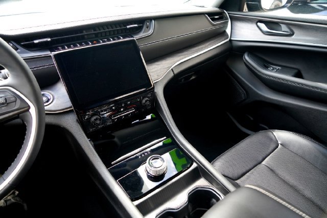 Used 2023 Jeep Grand Cherokee L Limited w/ Luxury Tech Group II RWD image 15