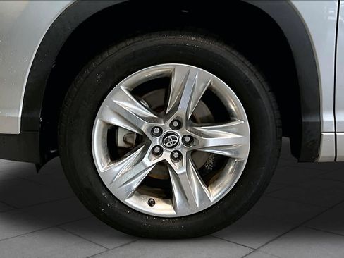 Used 2018 Toyota Highlander Limited FWD image 11