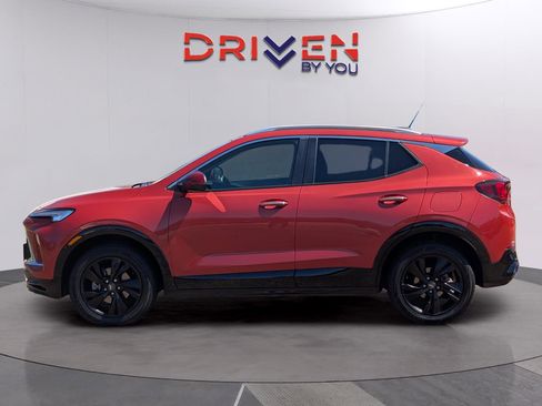Used 2024 Buick Encore GX Sport Touring image 2