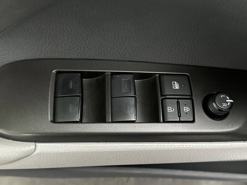 Used 2024 Toyota Camry SE image 17