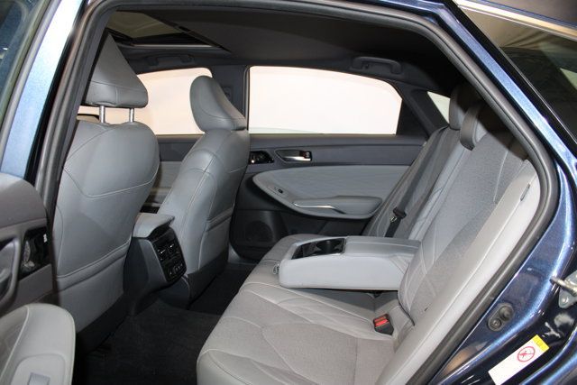 Used 2019 Toyota Avalon Limited w/ All Weather Liner Package FWD image 9