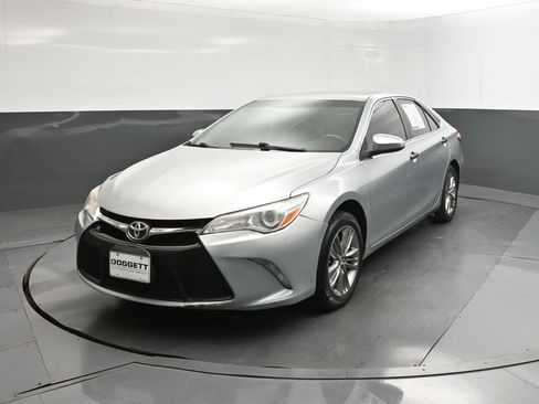 Used 2016 Toyota Camry SE image 30