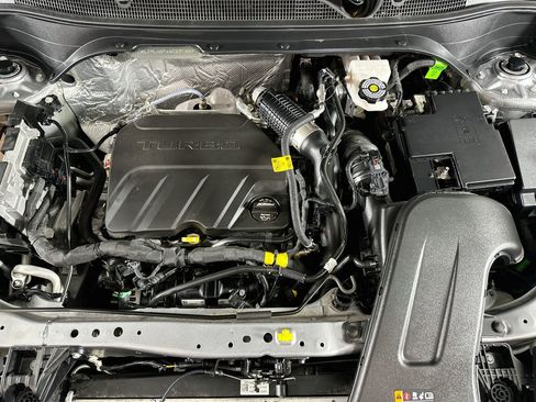 Used 2025 Chevrolet Trax LT w/ LT Convenience Package FWD image 30