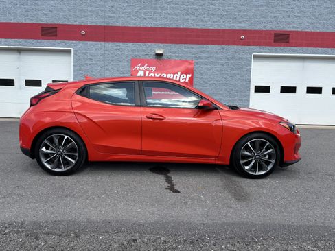 Used 2020 Hyundai Veloster 2.0 Premium FWD image 2