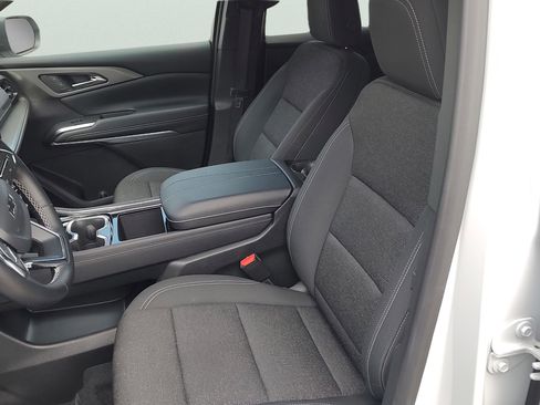 Used 2025 Chevrolet Traverse LT w/ Midnight/Sport Edition AWD/4WD image 10