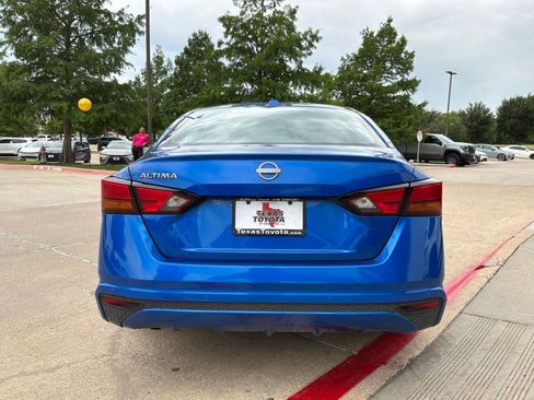 Used 2025 Nissan Altima 2.5 SV FWD image 7