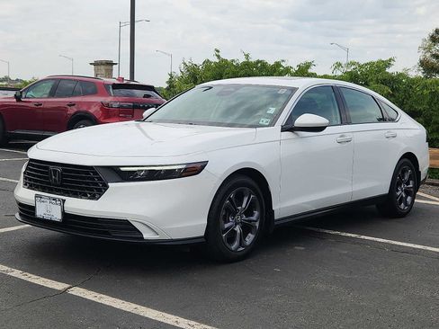 Certified 2023 Honda Accord EX image 3