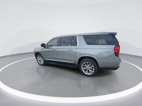 Used 2023 GMC Yukon XL SLT w/ SLT Premium Package AWD/4WD image 6