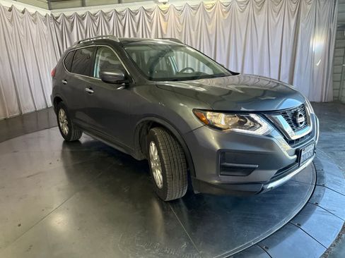 Used 2017 Nissan Rogue SV FWD image 2