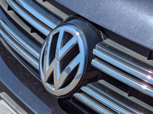 Used 2016 Volkswagen Tiguan S FWD image 13