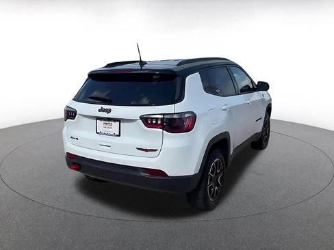 Used 2025 Jeep Compass Trailhawk AWD/4WD image 12