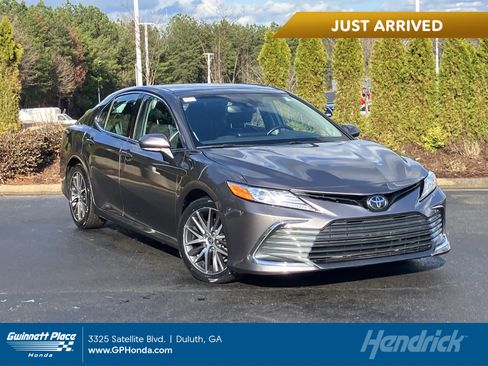 Used 2023 Toyota Camry XLE image 1