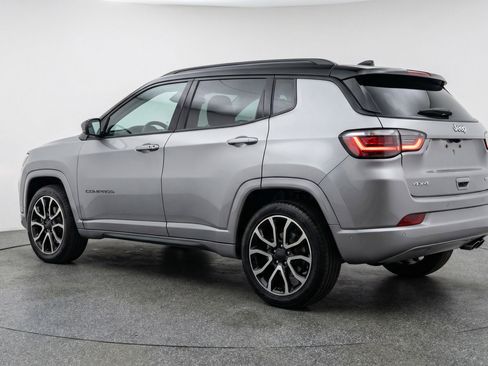 Used 2025 Jeep Compass Trailhawk image 6