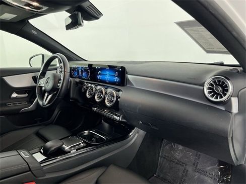 Used 2022 Mercedes-Benz A 220 image 30