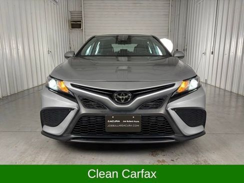 Used 2024 Toyota Camry SE image 3