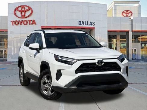 Used 2025 Toyota RAV4 XLE FWD image 1