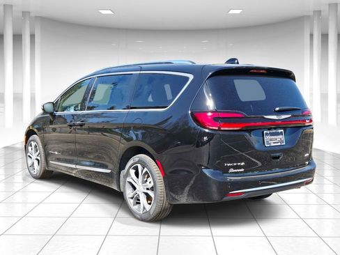 New 2026 Chrysler Pacifica Pinnacle AWD/4WD image 5