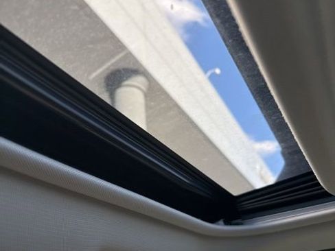 Used 2022 Toyota RAV4 Limited w/ Limited Grade Weather Package image 4