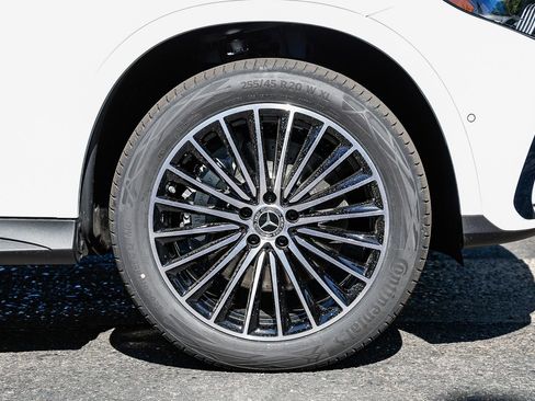 New 2025 Mercedes-Benz GLC 300 4MATIC image 9