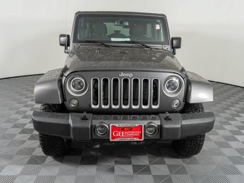 Used 2016 Jeep Wrangler Unlimited Sahara w/ Connectivity Group AWD/4WD image 2