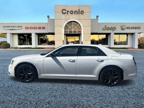 Used 2023 Chrysler 300 Touring w/ Sport Appearance Package image 6