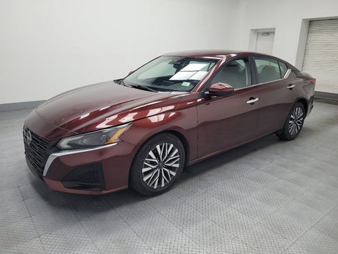 Used 2023 Nissan Altima 2.5 SV image 2