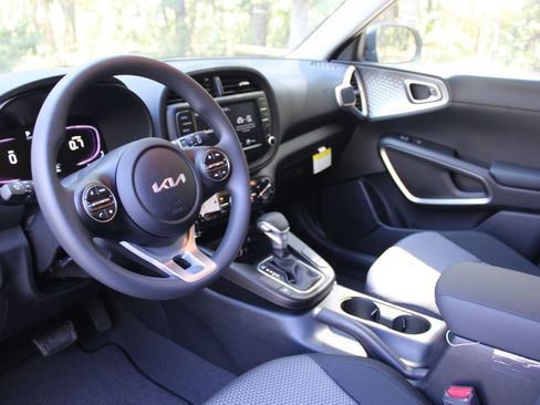 New 2025 Kia Soul LX image 18