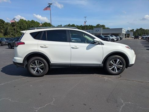 Used 2017 Toyota RAV4 XLE FWD image 3