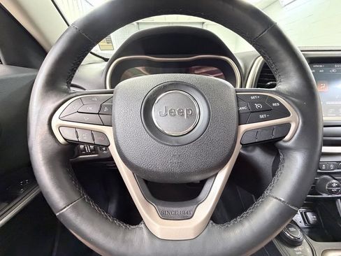 Used 2015 Jeep Cherokee Latitude w/ Comfort/Convenience Group AWD/4WD image 42