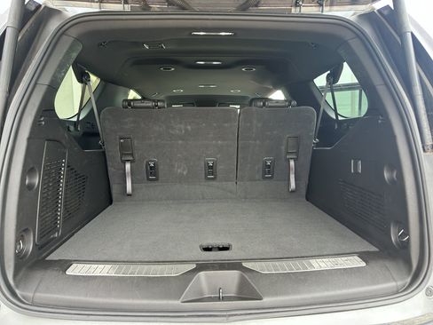 Used 2025 Chevrolet Suburban Z71 AWD/4WD image 36