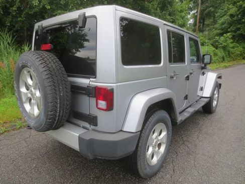 Used 2013 Jeep Wrangler Unlimited Sahara w/ Connectivity Group AWD/4WD image 4