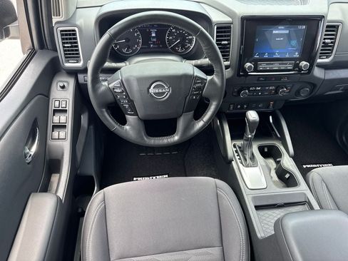 Used 2024 Nissan Frontier SV w/ SV Convenience Package RWD image 17