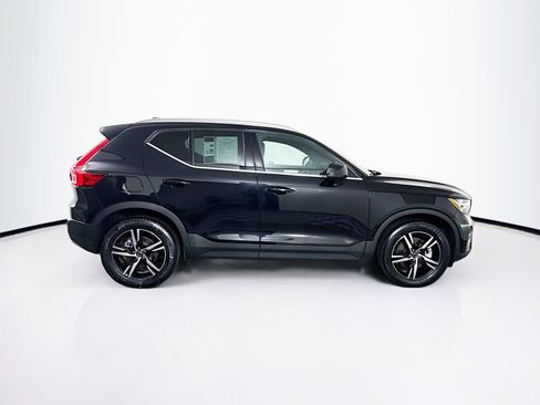 Used 2025 Volvo XC40 B5 Core image 10
