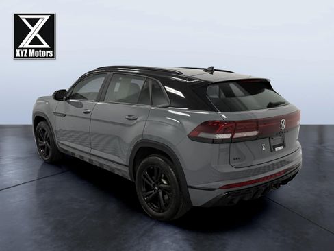 Used 2025 Volkswagen Atlas Cross Sport SEL R-Line image 4