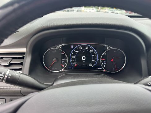 Used 2022 GMC Acadia SLT w/ Technology Package FWD image 18