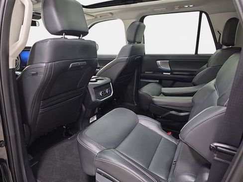Used 2025 Ford Expedition Max Platinum AWD/4WD image 12