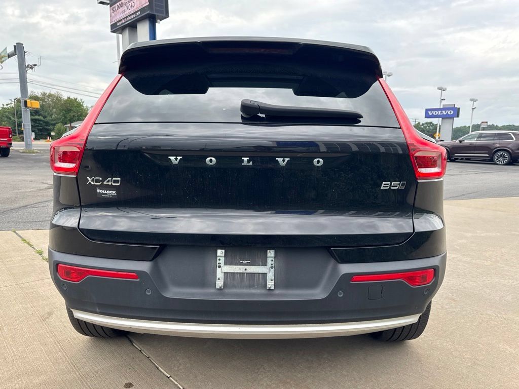Certified 2025 Volvo XC40 B5 Plus w/ Protection Package Premier AWD/4WD image 6