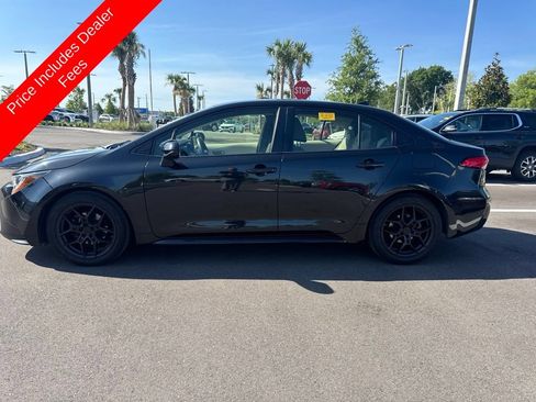 Used 2022 Toyota Corolla LE FWD image 2
