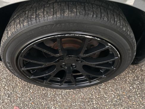 Used 2017 Dodge Challenger R/T image 3