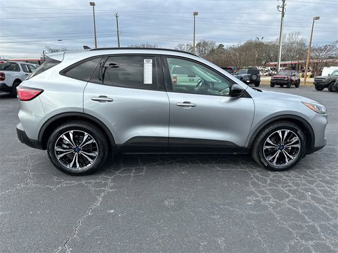 Certified 2022 Ford Escape SE w/ SE Sport Appearance Package image 8