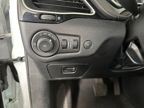 Used 2023 Jeep Cherokee Altitude Lux image 16
