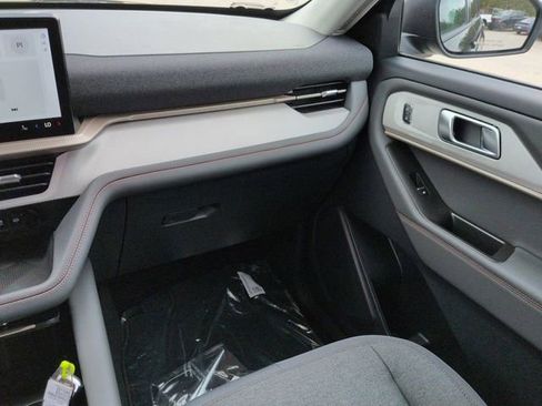 New 2025 Ford Explorer Active image 17