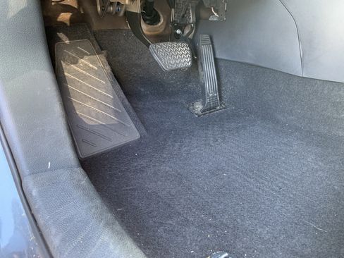 Used 2022 Toyota RAV4 XLE Premium image 17