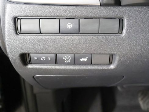 Used 2023 Nissan Rogue SL AWD/4WD image 35
