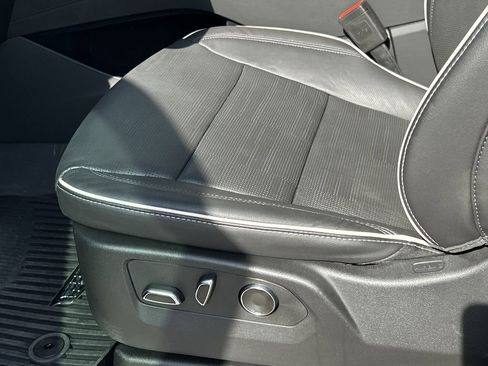 Certified 2024 Cadillac Escalade Premium Luxury image 20