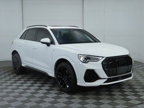 Used 2022 Audi Q3 2.0T Premium Plus w/ Premium Plus Package image 3